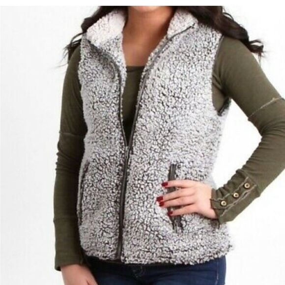 Thread & Supply Faux Sherpa Vest - Picture 10 of 11